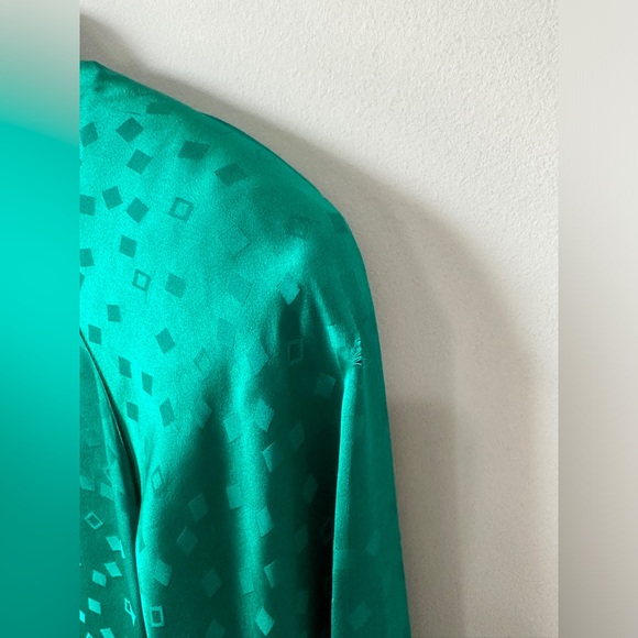 Beautiful Forest Green Vintage 100% Silk Blouse By Christian Dior Size 10 - Picture 8 of 10